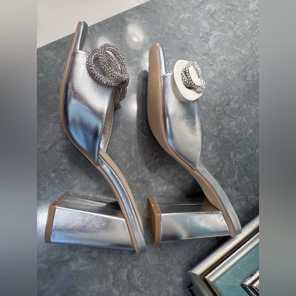 LE CHATEAU silver bow block heel mules - Picture 7 of 8